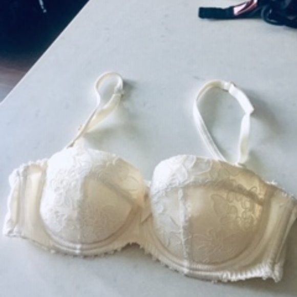 Agent Provocateur Bras 32B and 32C - Picture 9 of 13